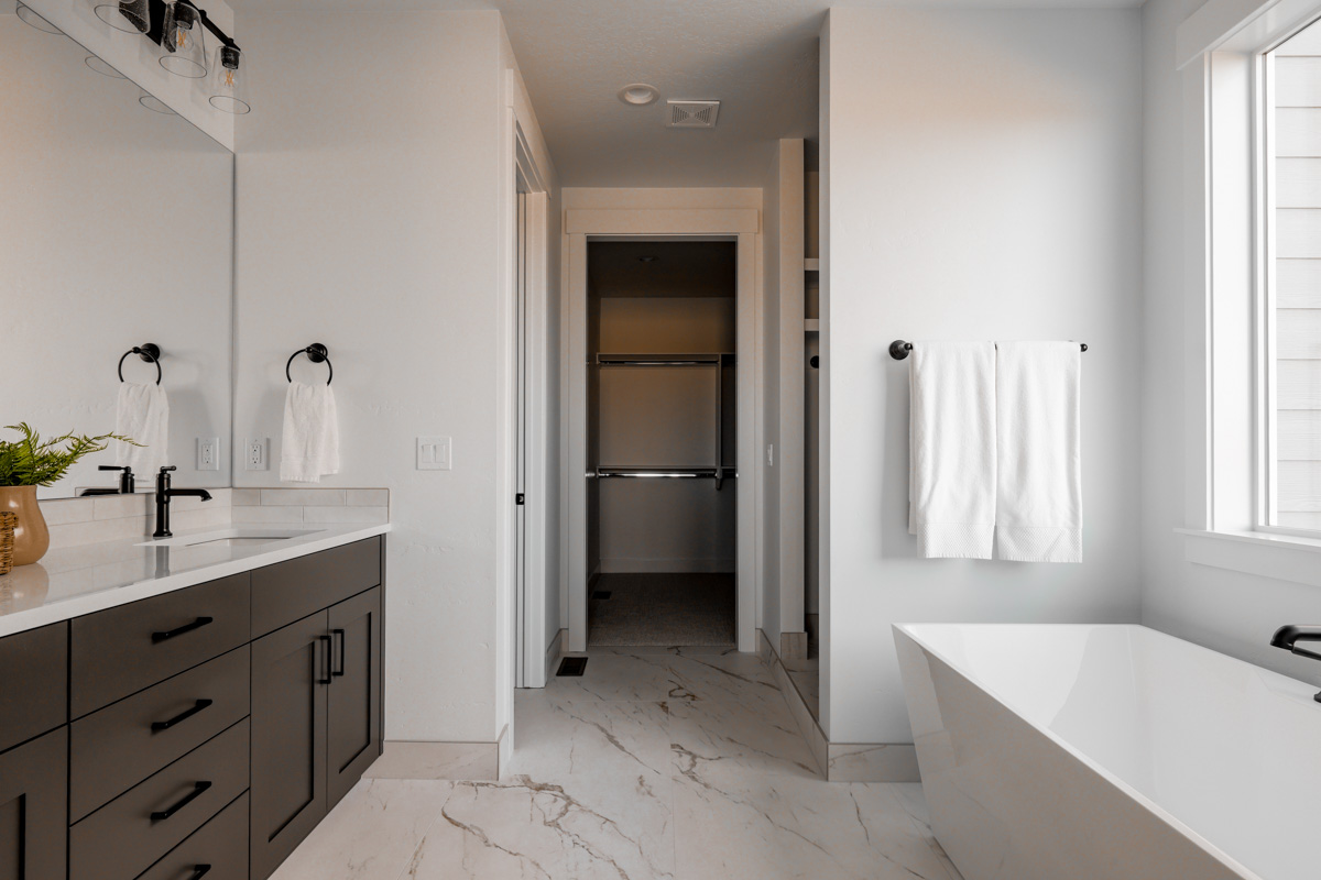 1072 E Crescendo St_005