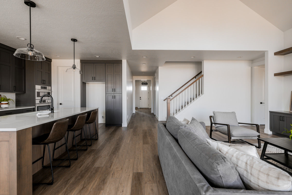 1072 E Crescendo St_026