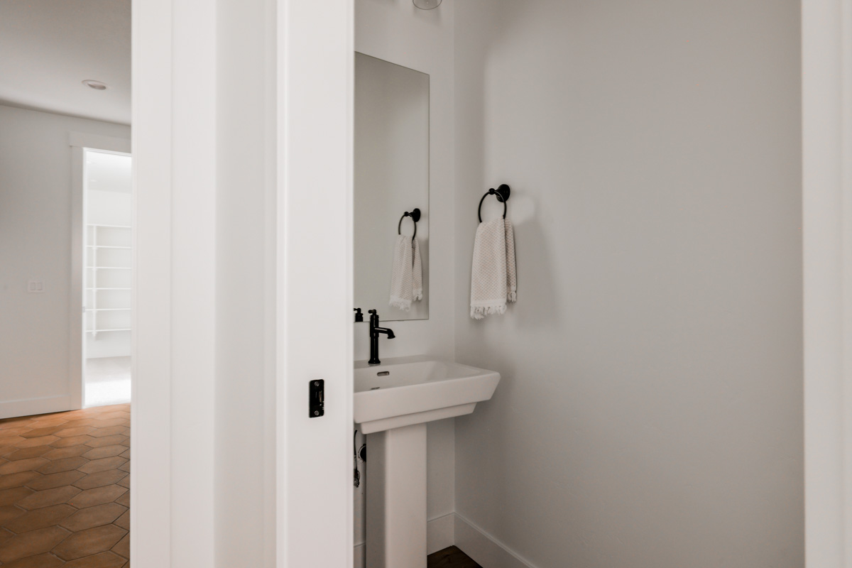 1072 E Crescendo St_037