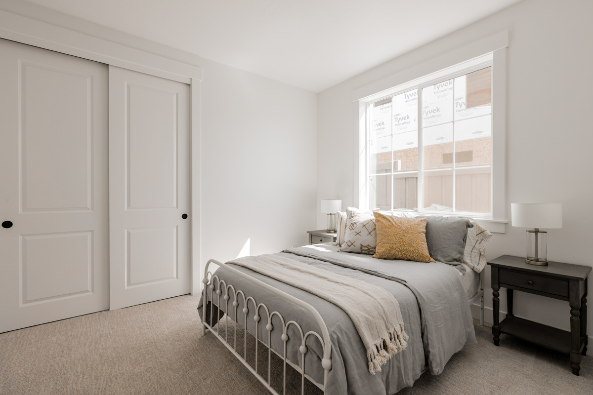 1072 E Crescendo St_039