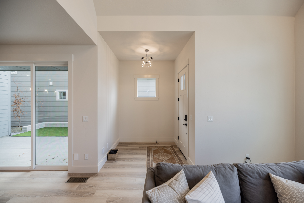 6128 S Apex Ave_003