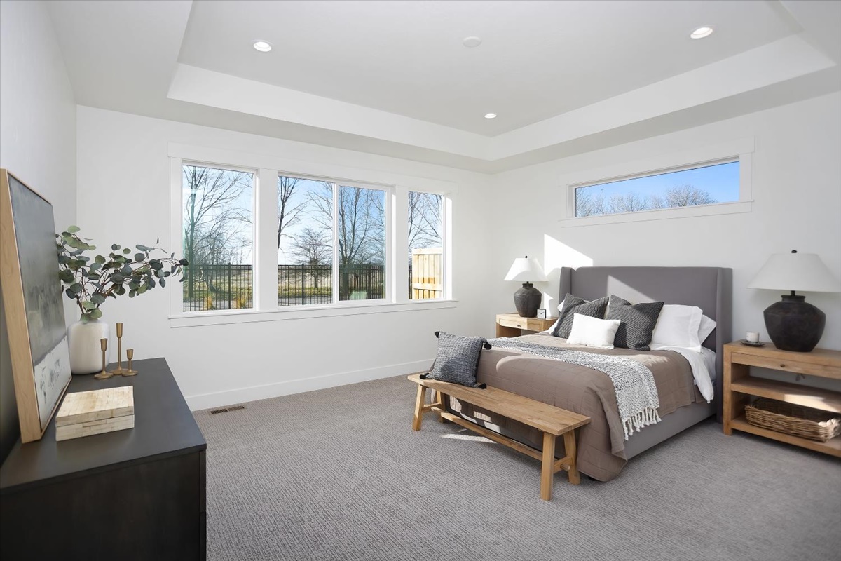 2545 E Cavern Dr_004