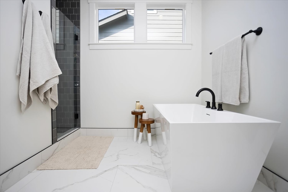 2545 E Cavern Dr_005