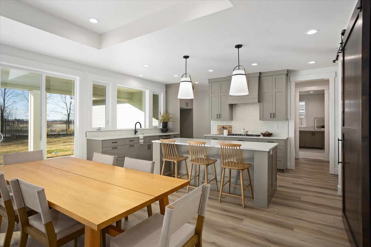 2545 E Cavern Dr_015