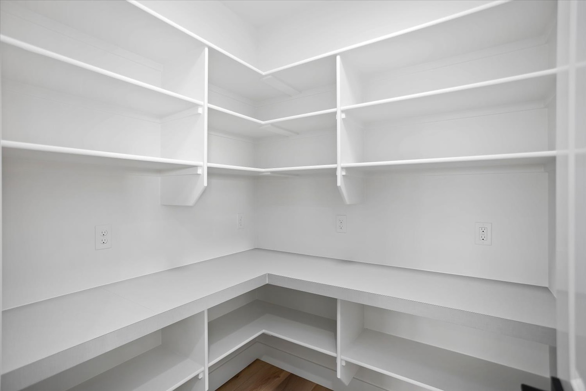 2545 E Cavern Dr_023