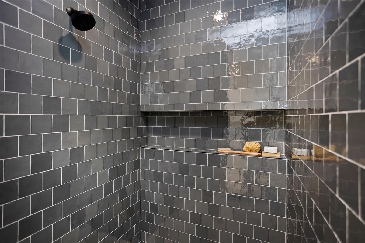 2545 E Cavern Dr_031