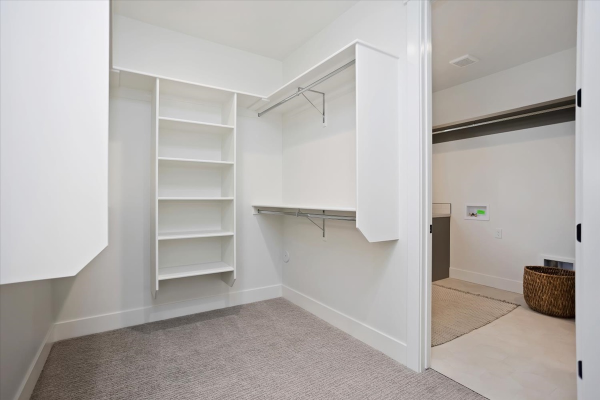 2545 E Cavern Dr_033
