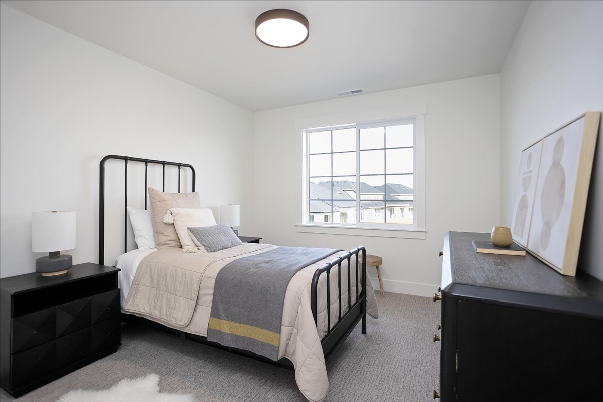 2545 E Cavern Dr_041