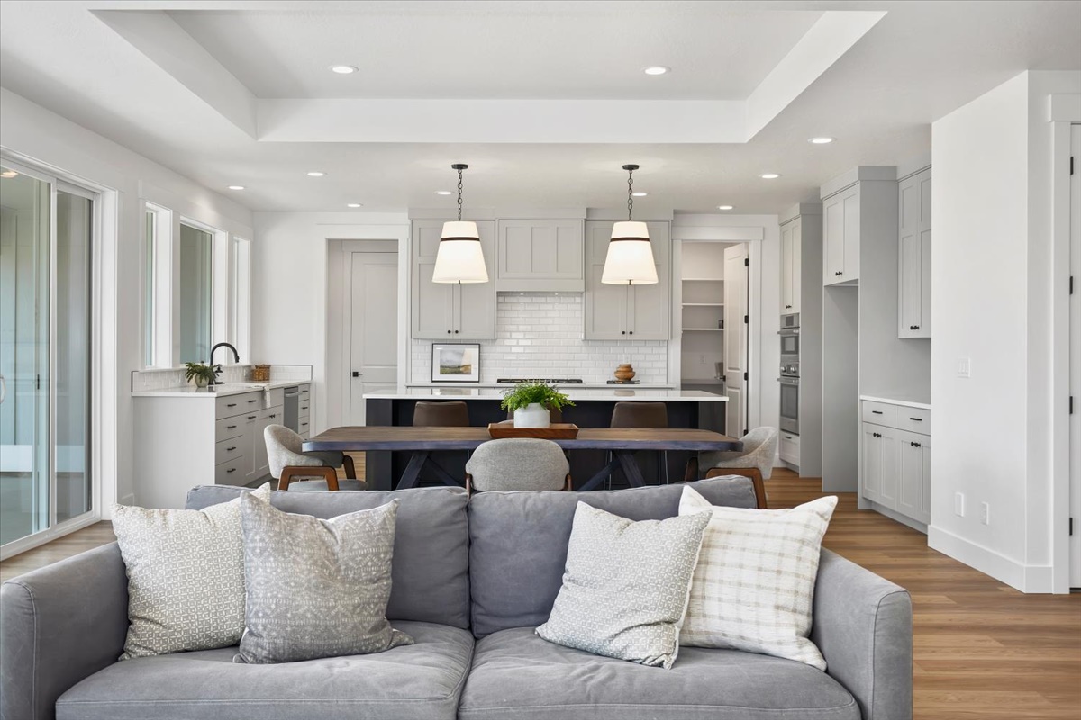 6807 S Messner Way_003