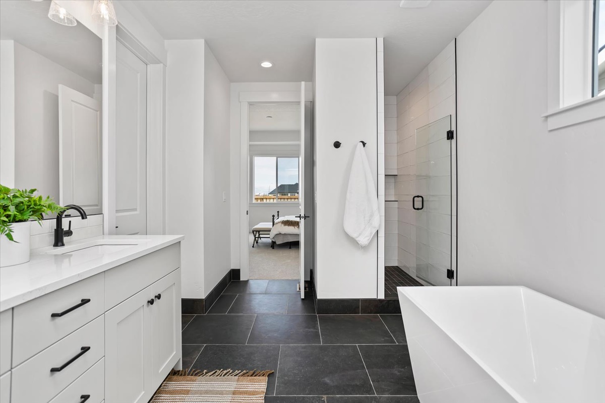6807 S Messner Way_005
