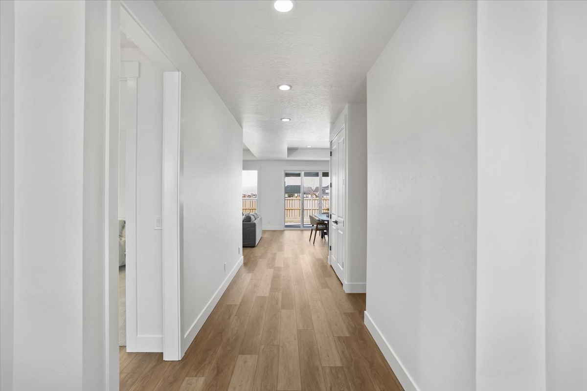 6807 S Messner Way_008