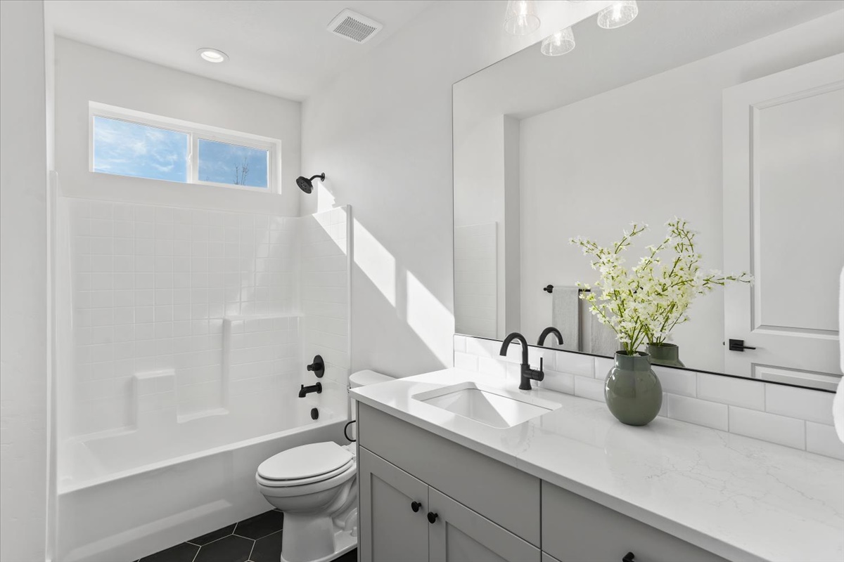 6807 S Messner Way_010