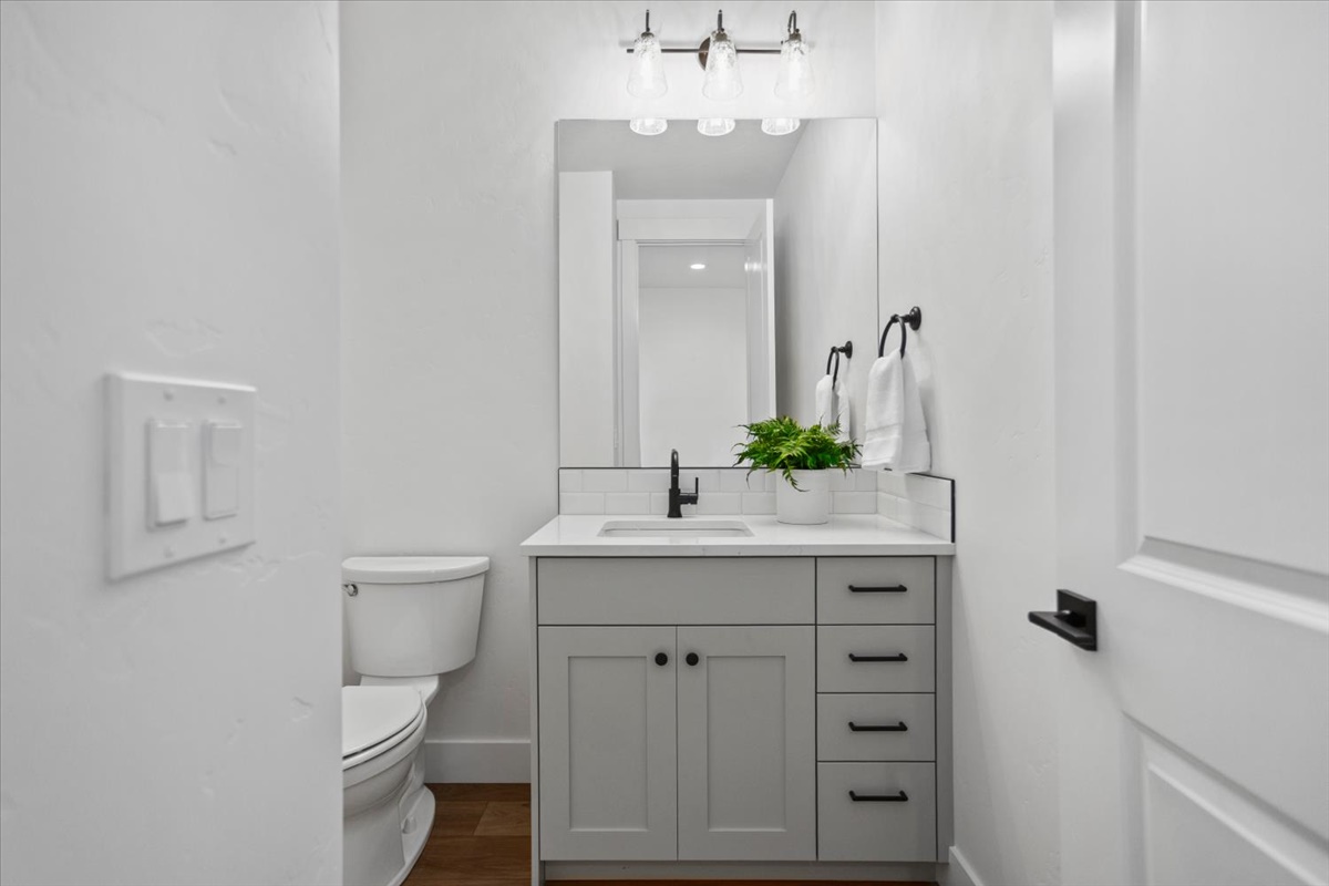 6807 S Messner Way_013