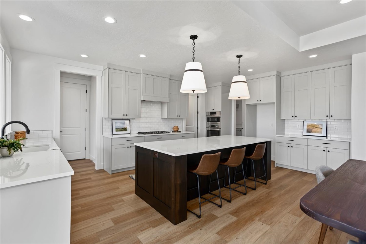 6807 S Messner Way_022