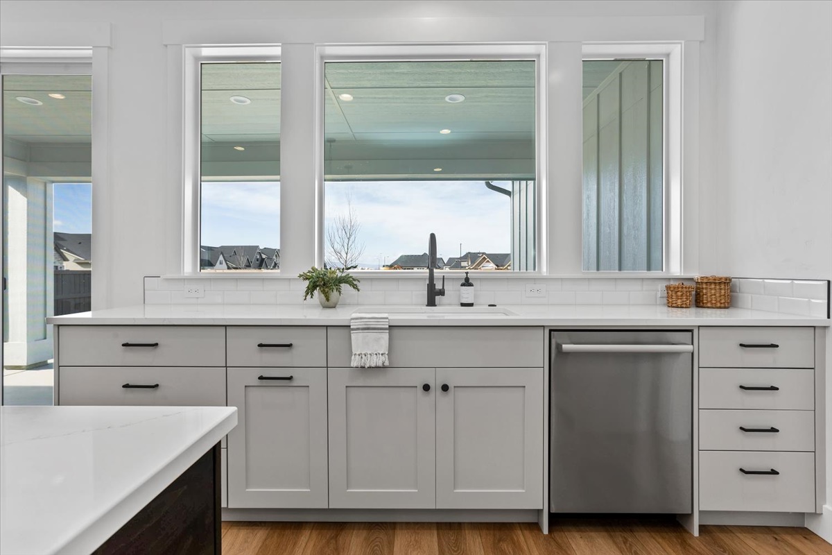 6807 S Messner Way_025