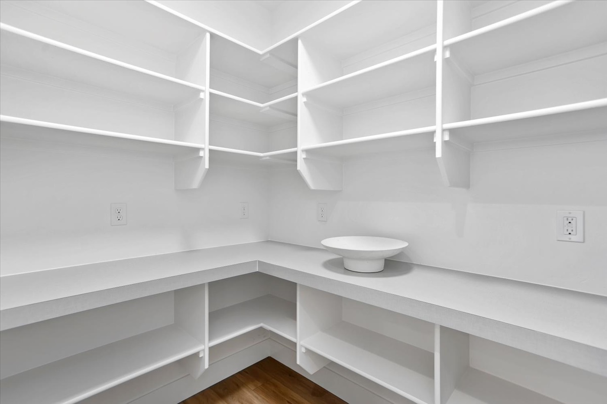 6807 S Messner Way_031
