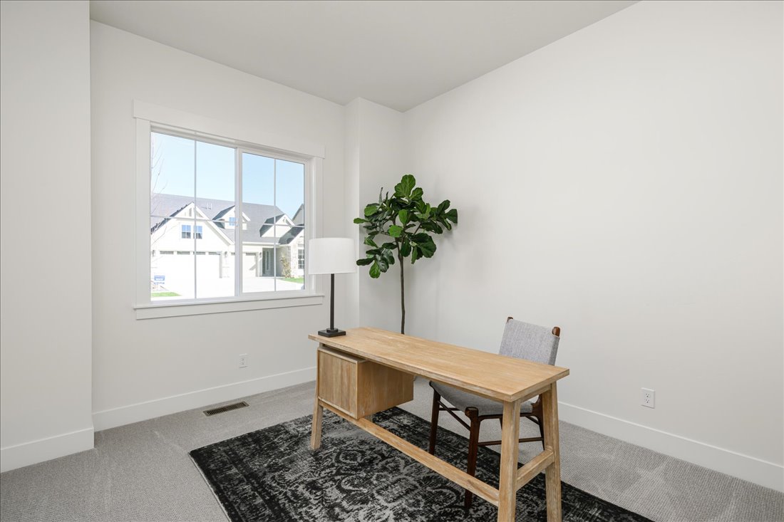 21-21_1081 E Crescendo St-07