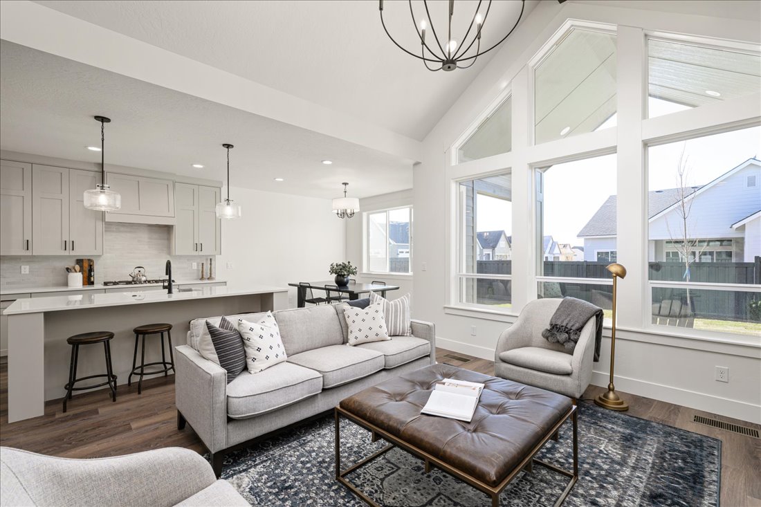 25-25_1101 E Crescendo St-21