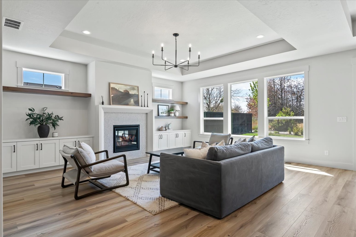 2653 Cavern Dr_002