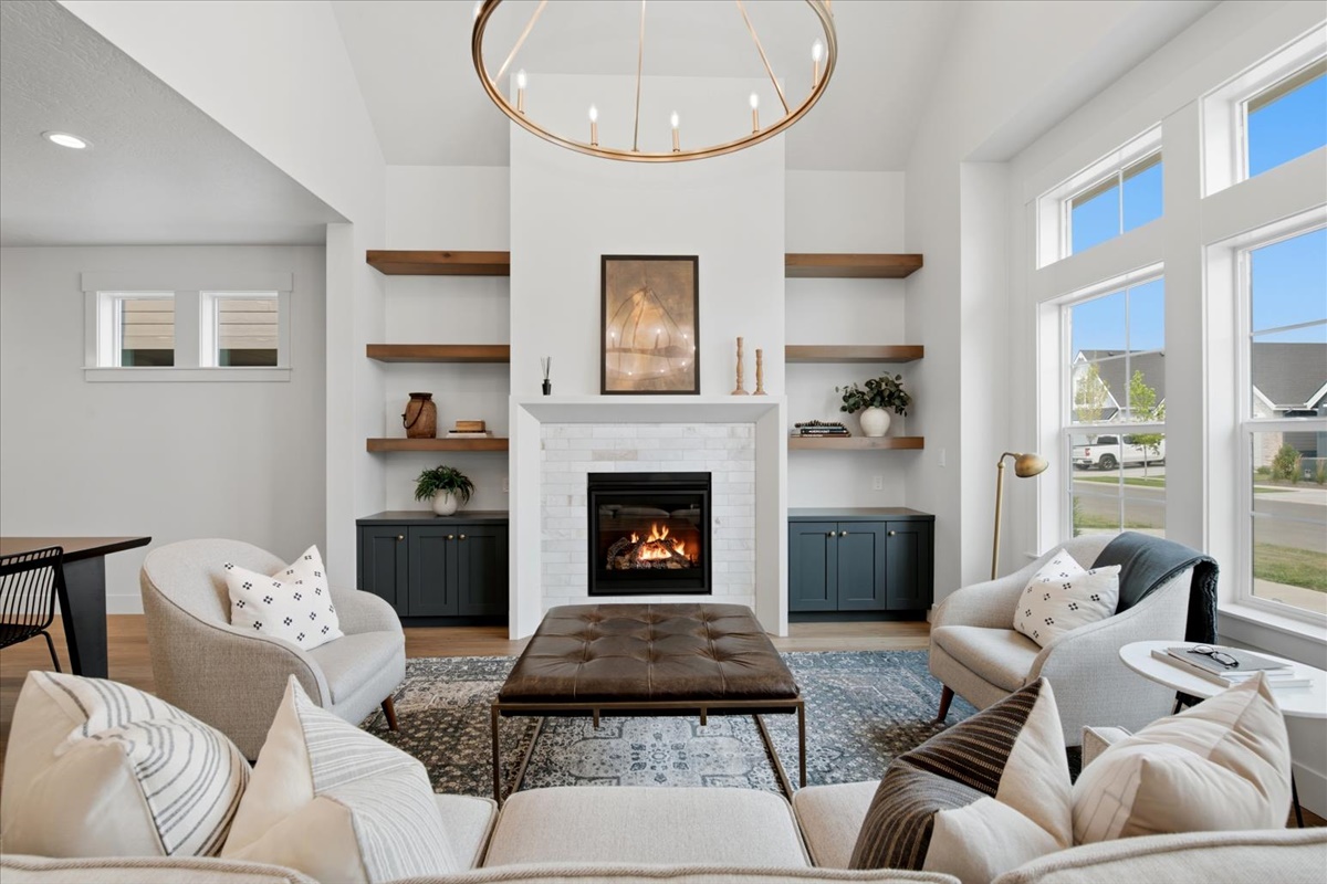 1027 E Escalation St_02