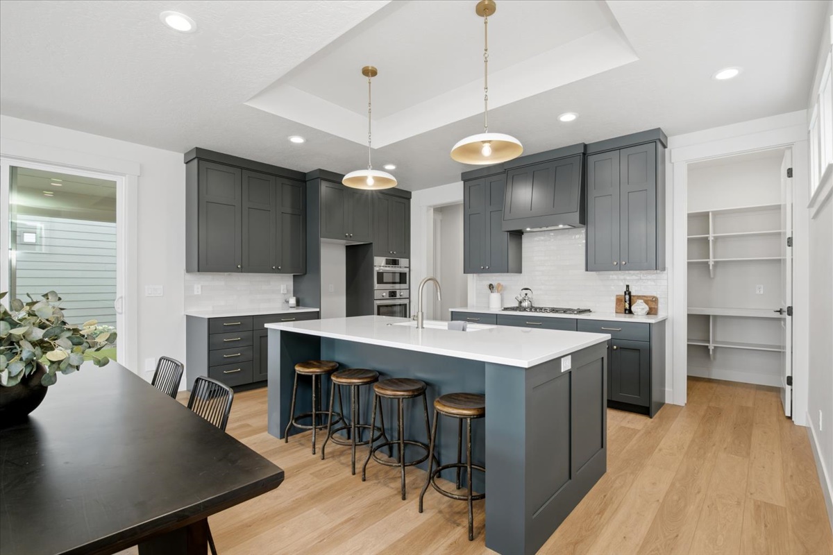 1027 E Escalation St_03