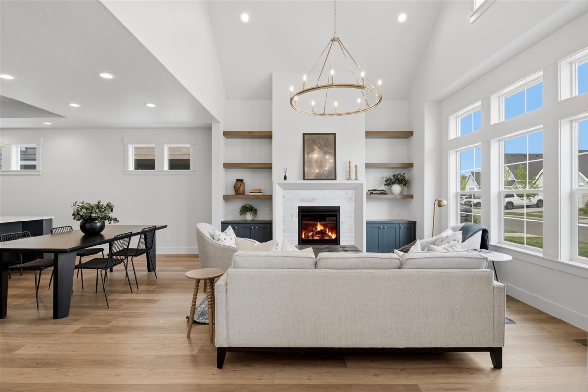 1027 E Escalation St_11