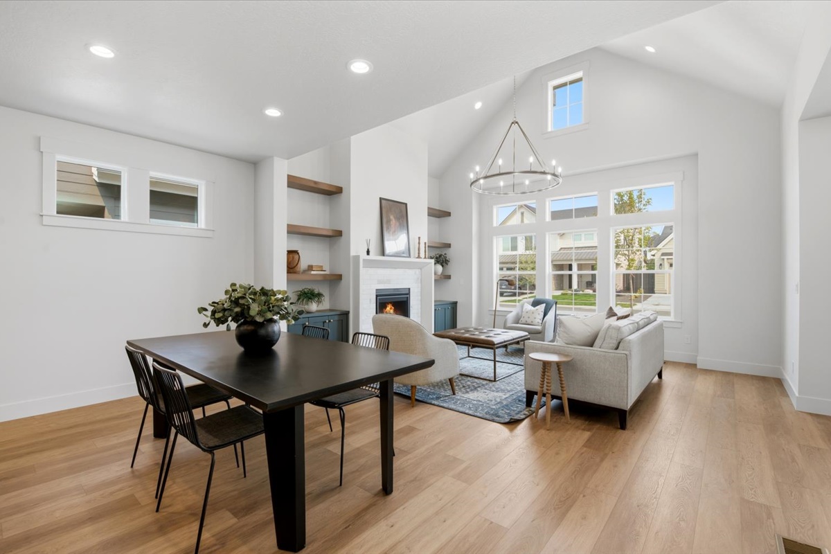 1027 E Escalation St_14