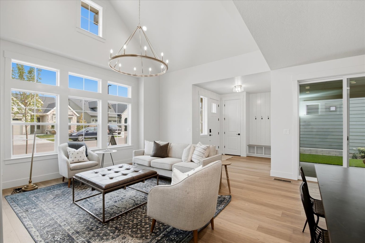 1027 E Escalation St_15