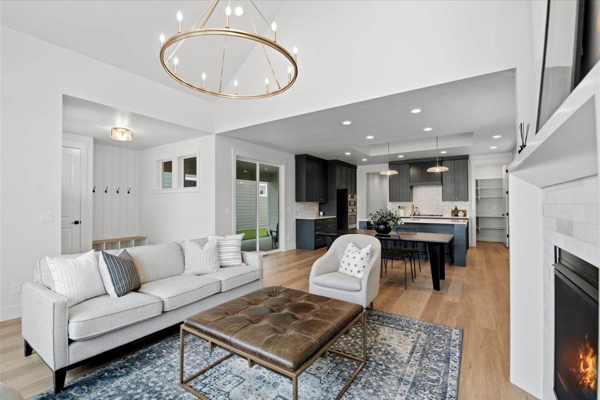 1027 E Escalation St_17