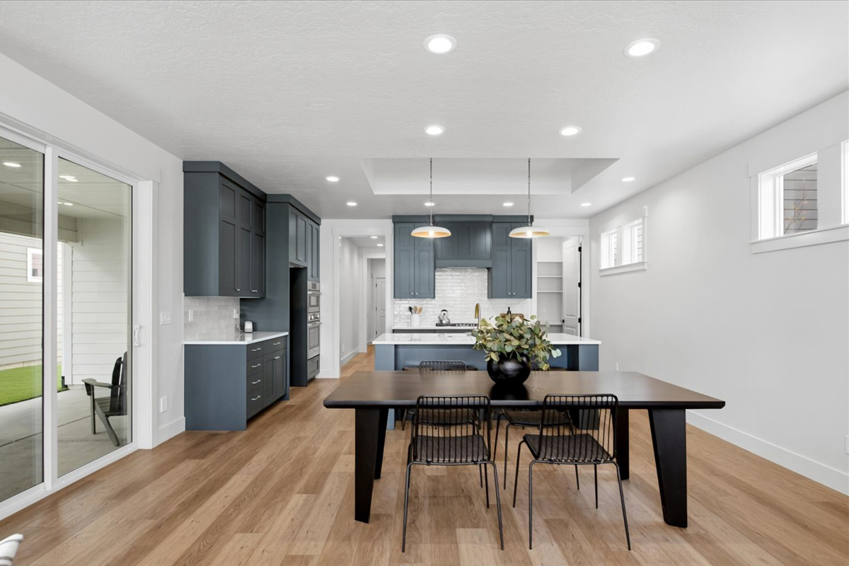 1027 E Escalation St_18