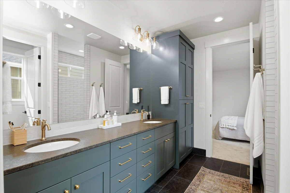 1027 E Escalation St_30