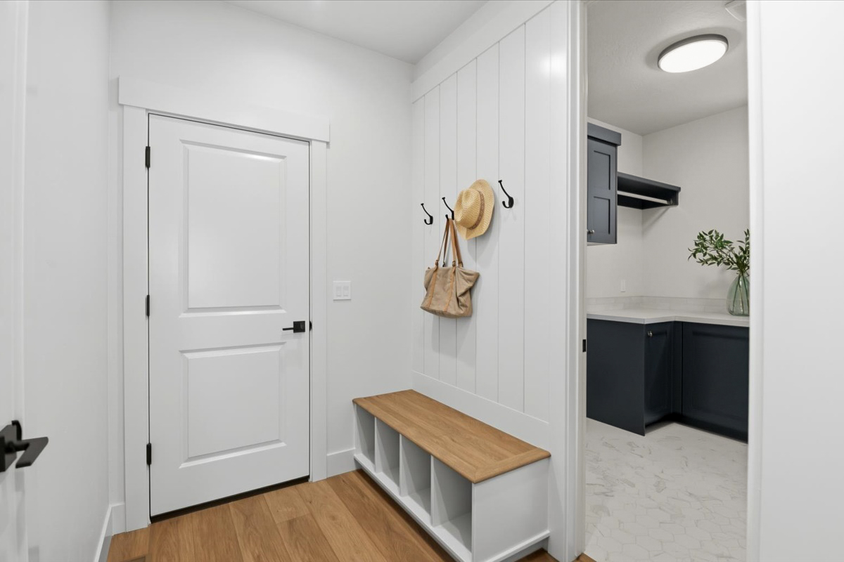 1027 E Escalation St_35
