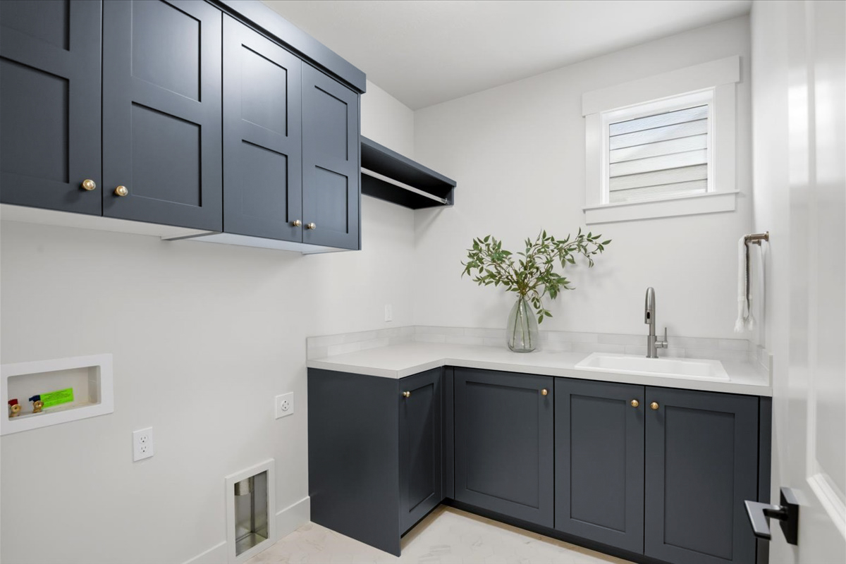 1027 E Escalation St_36