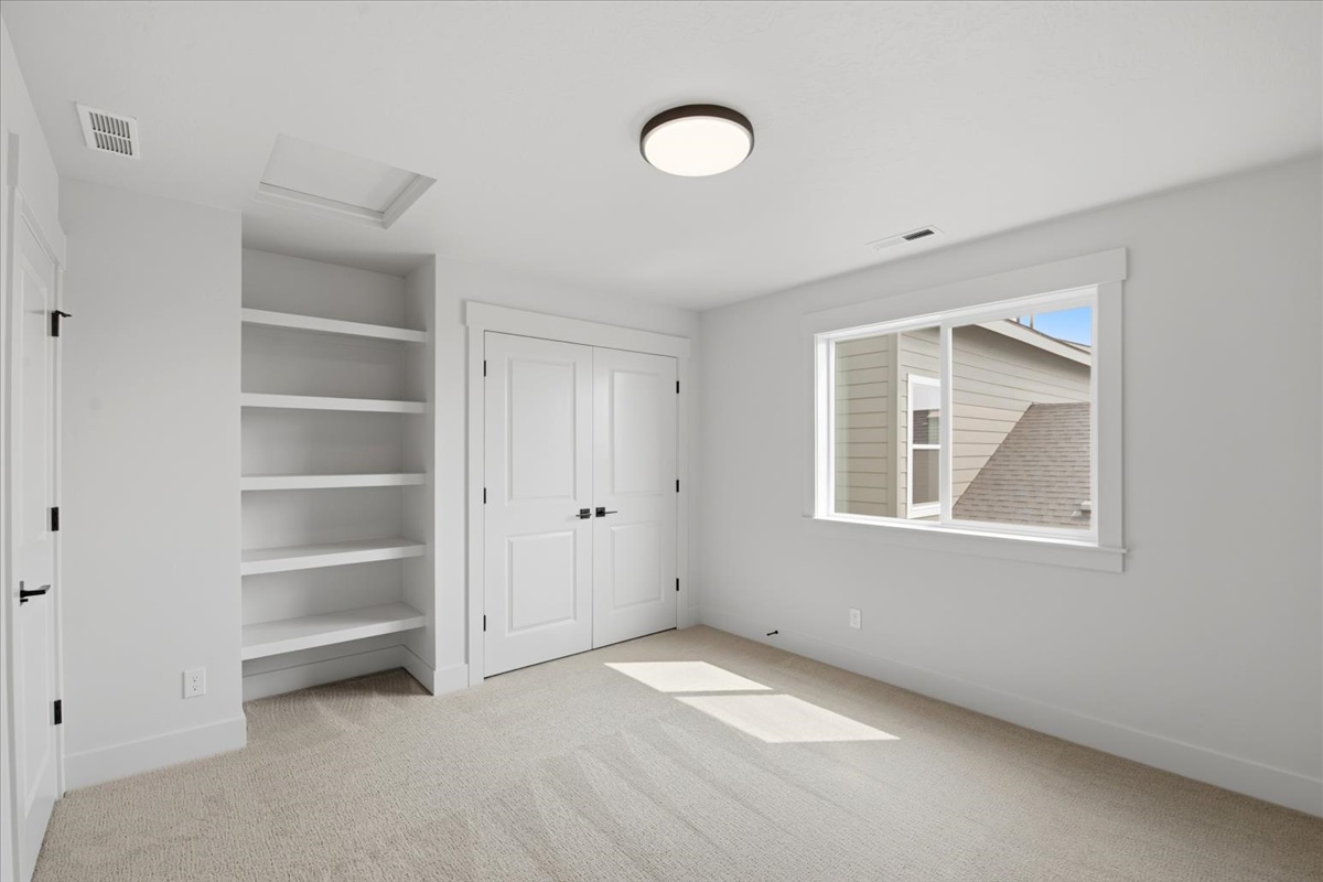 1027 E Escalation St_42