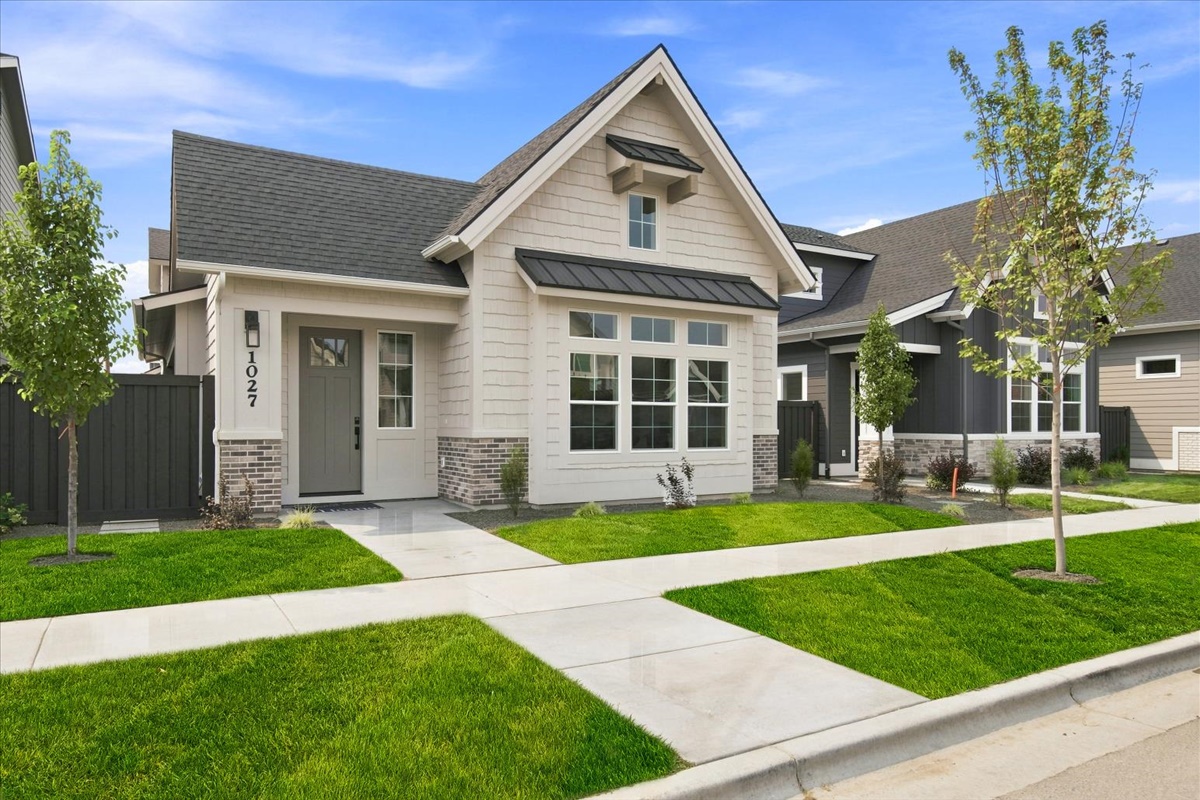 1027 E Escalation St_49