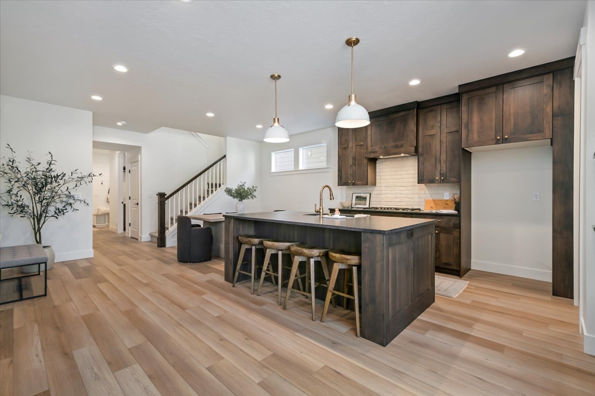 12-1005 Escalation St_008