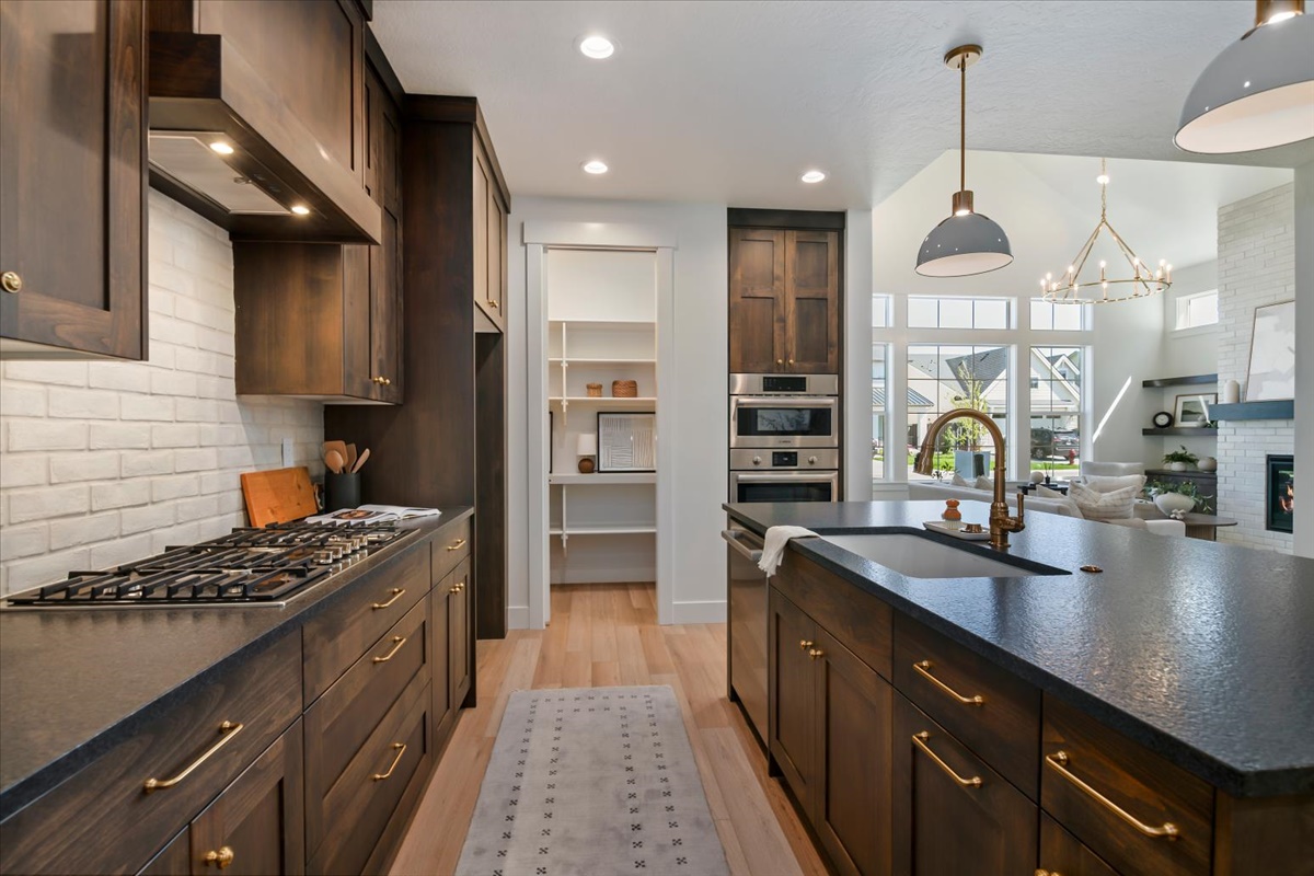 15-1005 Escalation St_011