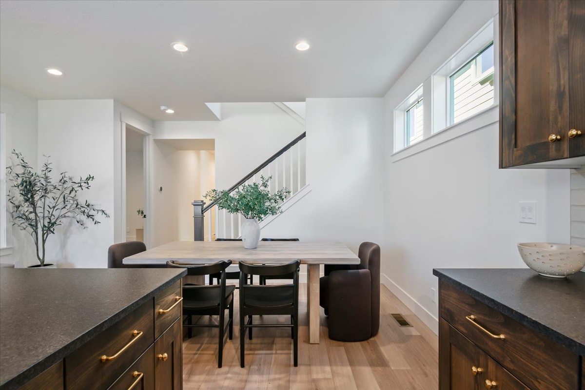 22-1005 Escalation St_017