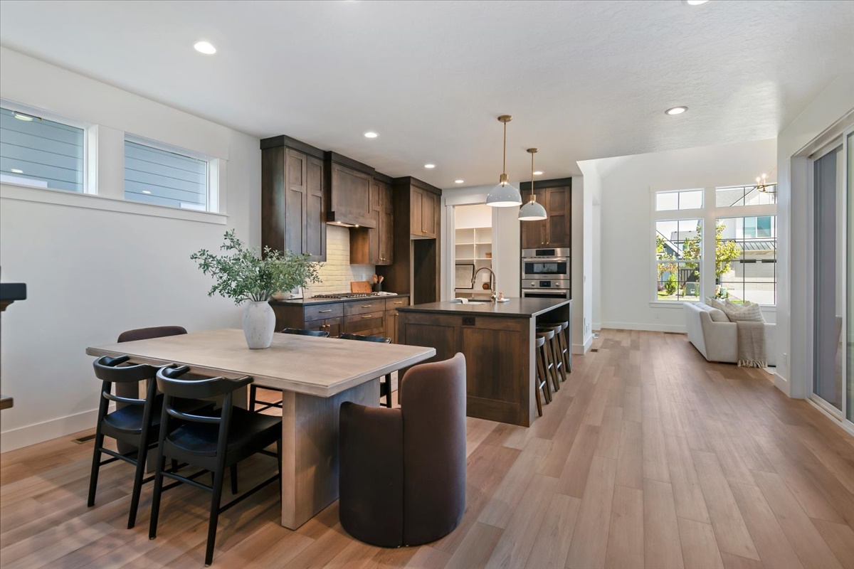 24-1005 Escalation St_019