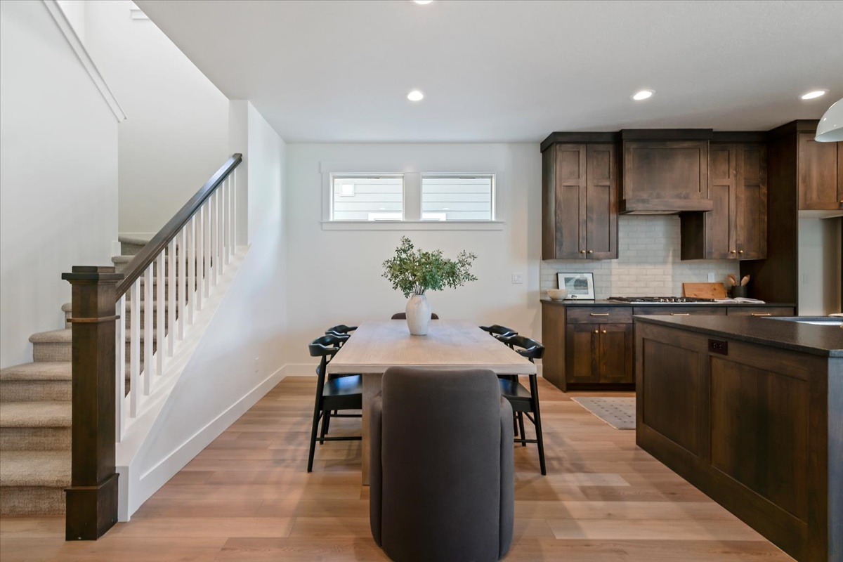 25-1005 Escalation St_059