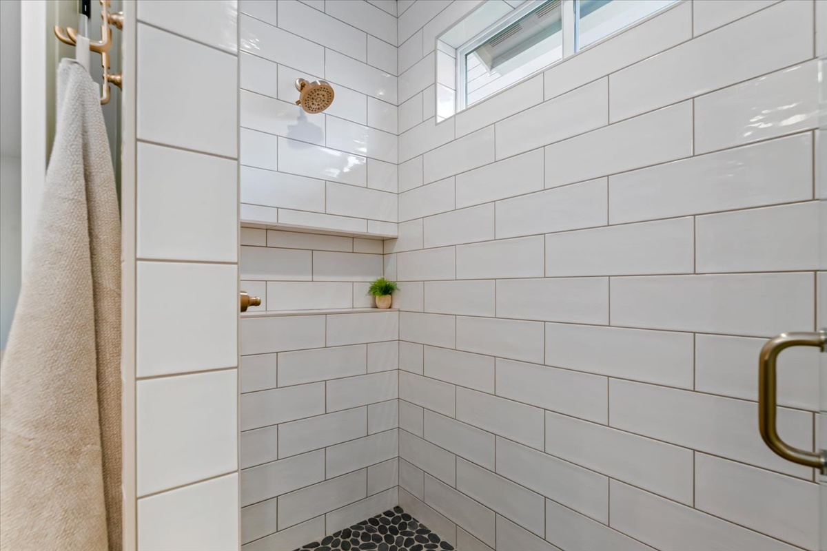 36-1005 Escalation St_027