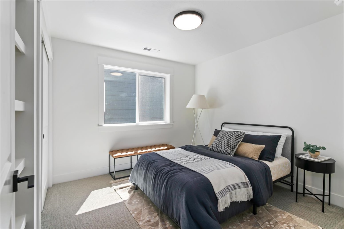 48-1005 Escalation St_034