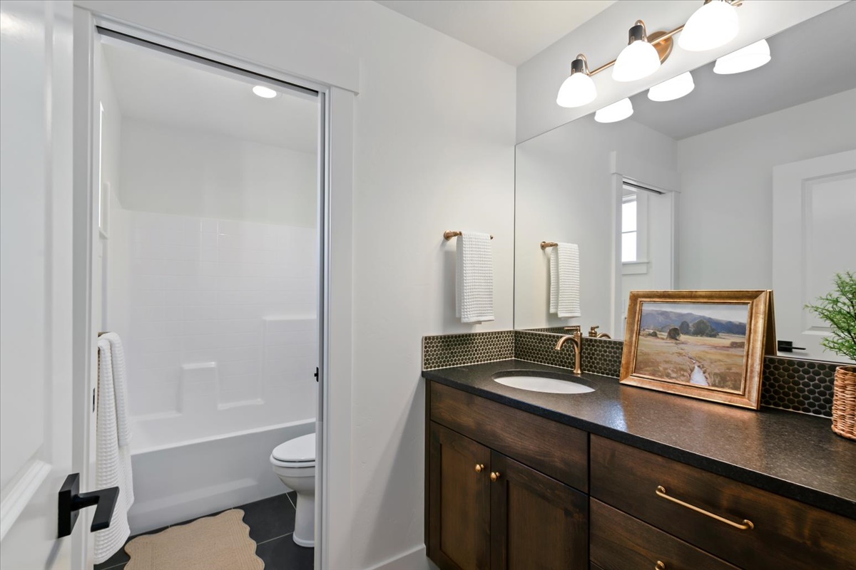 50-1005 Escalation St_036