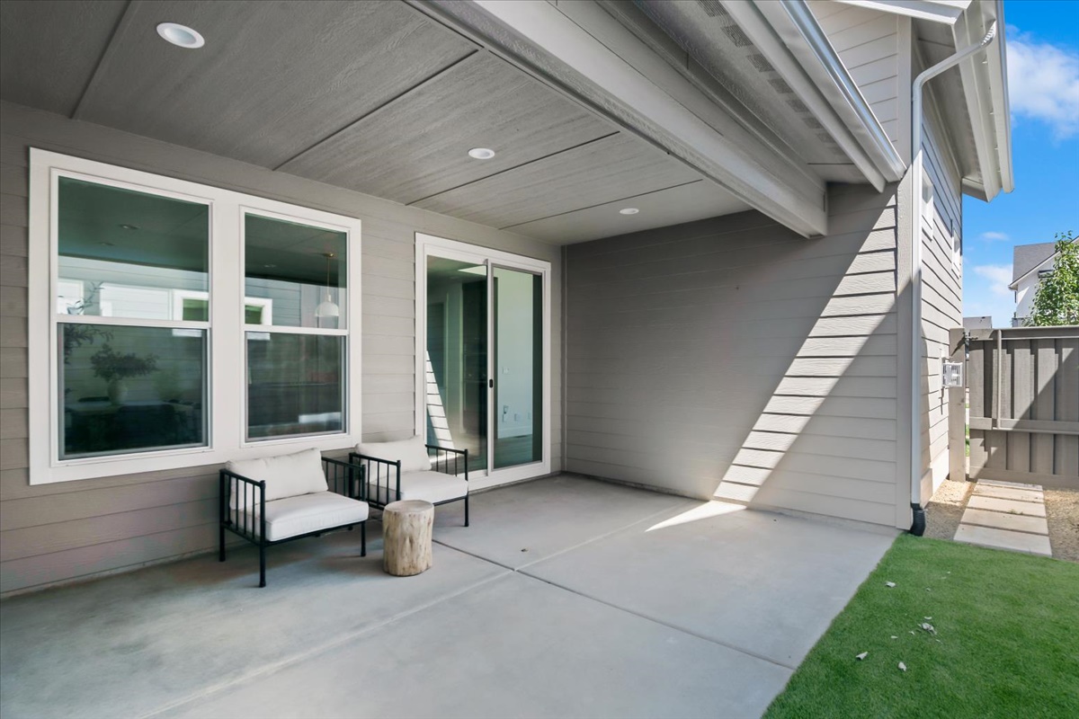 64-1005 Escalation St_066