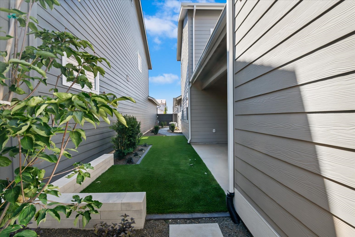66-1005 Escalation St_070