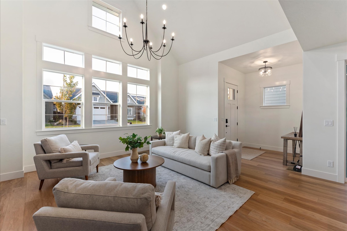 1055 E Escalation St_10