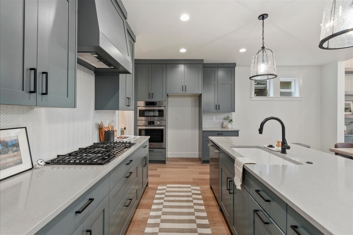 1055 E Escalation St_16