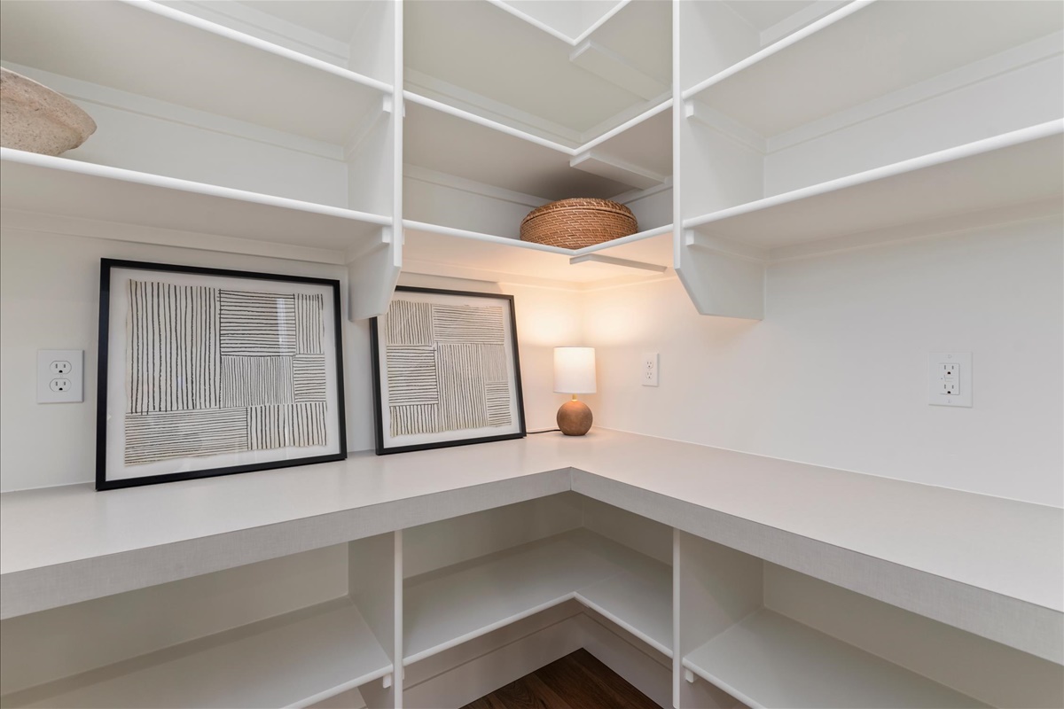 1055 E Escalation St_19
