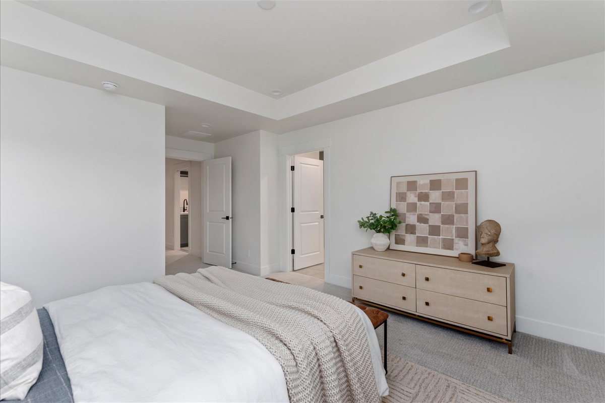 1055 E Escalation St_23