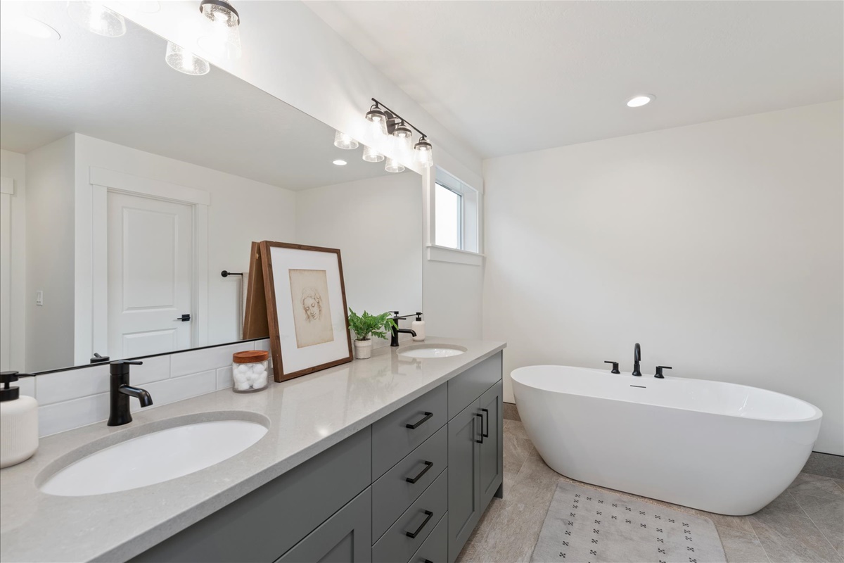 1055 E Escalation St_24